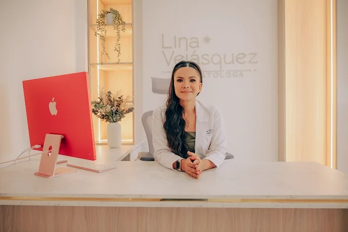 Dra. Lina Marcela Velásquez Tafur, Dermatólogo | Botox | Láser | Rejuvenecimiento | Ácido Hialuronico | Sculptra | Radiesse