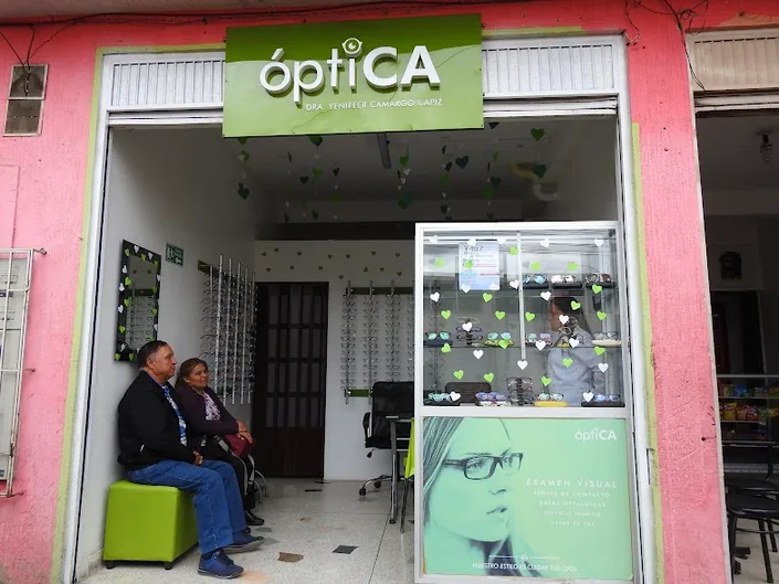 óptiCA – Dra.Yeniffer Camargo