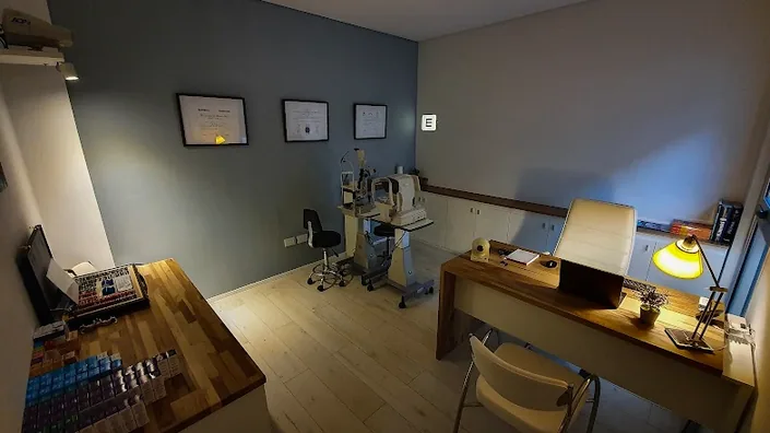 Dr Carlos Asención – Médico Oftalmólogo