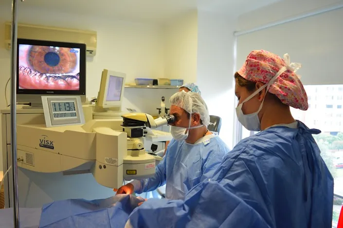 Dr. Eugenio Cabrera G. Medico Oftalmologo