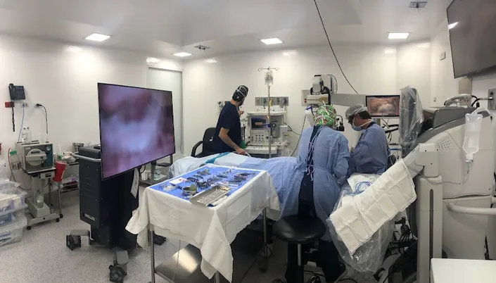 Dr Jorge Gómez Silva retinólogo