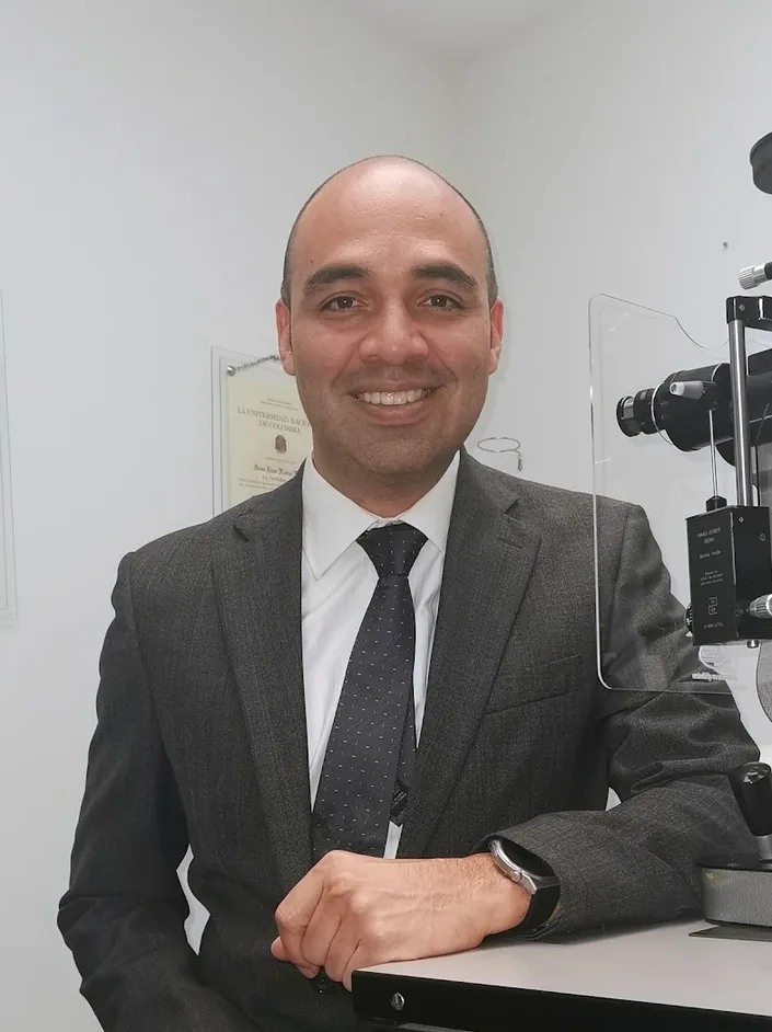 Dr. José Luis Navia Ávila, Oftalmólogo, Cali