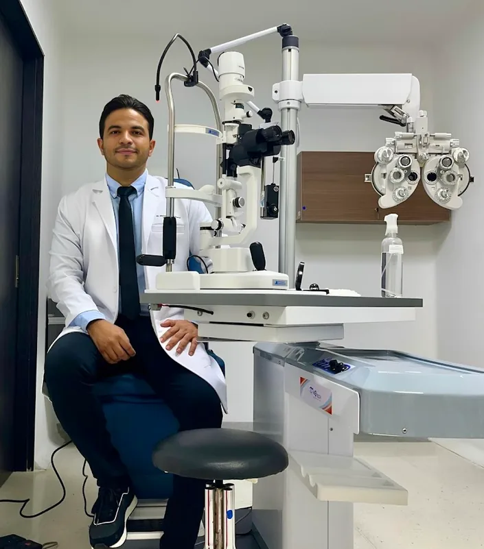 Dr. Manuel Del Cristo Castro Samur — Oftalmólogo · Cirugía Láser y Catarata Medellín