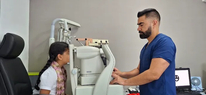 Optometría pediátrica Dr Nicolás Tovar